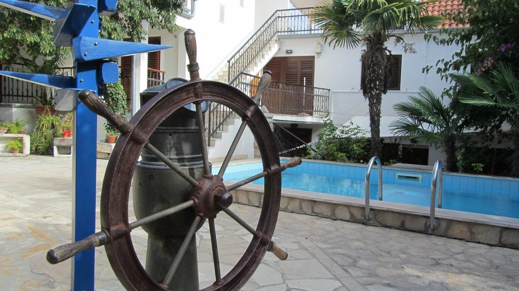 Dvor Maraca Bell Tower Apartments Tisno Exteriér fotografie